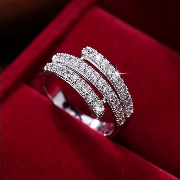 925 STERLING SILVER RING, CUTE RING, SHINY RING. - Picture 3 of 5